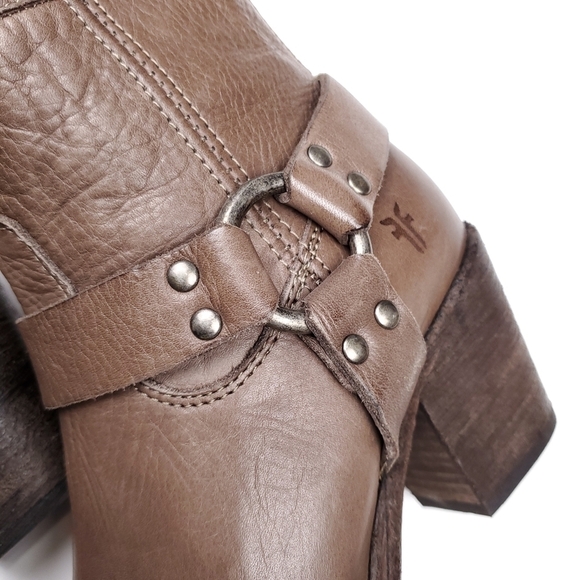 FRYE Brown Tan Distressed Heeled Leather Ankle Boots 5½ m - Picture 8 of 13